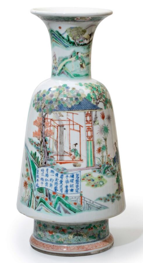 Null Vase Maillet en porcelaine à décor émaillé polychrome dans le style de la «&hellip;