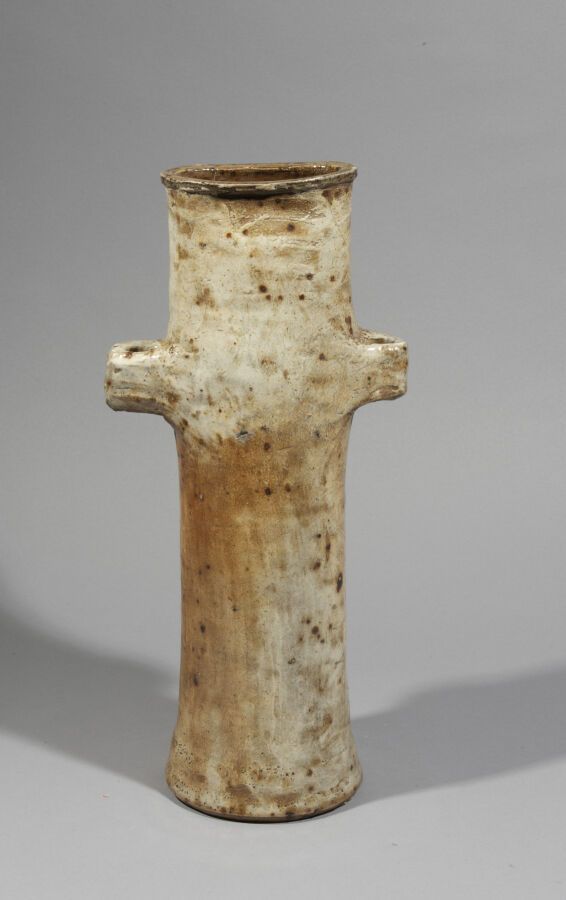 Null Gustave TIFFOCHE (1930 - 2011)
Vase en grès émaillé a deux anses 
Monogramm&hellip;