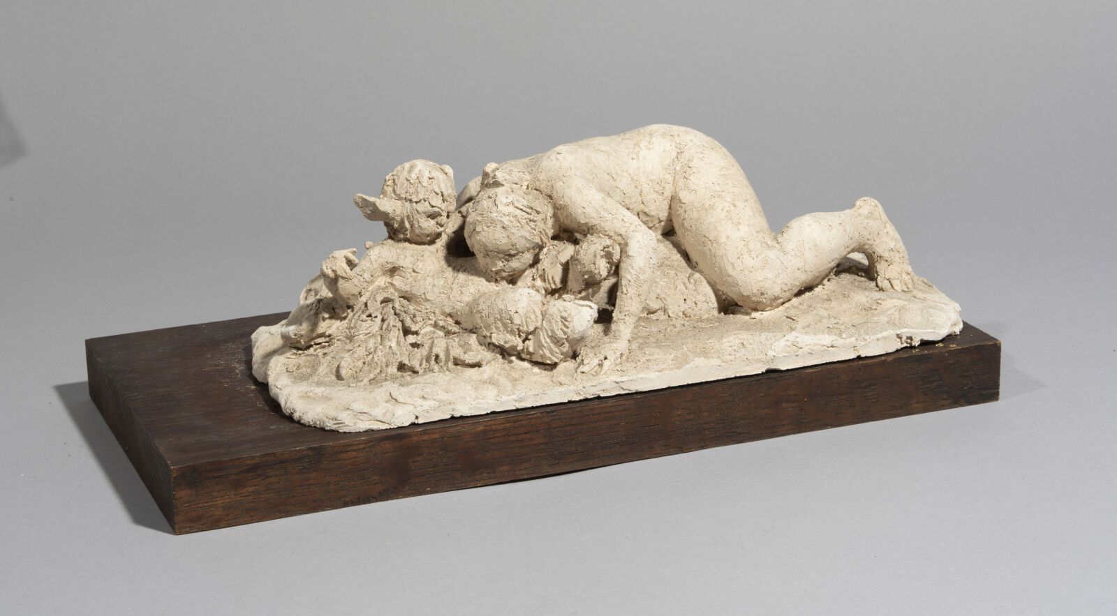 Null BITTER Ary ( 1883-1973) 

Erotic scene Plaster, signed Wear and tear 8 x 27&hellip;