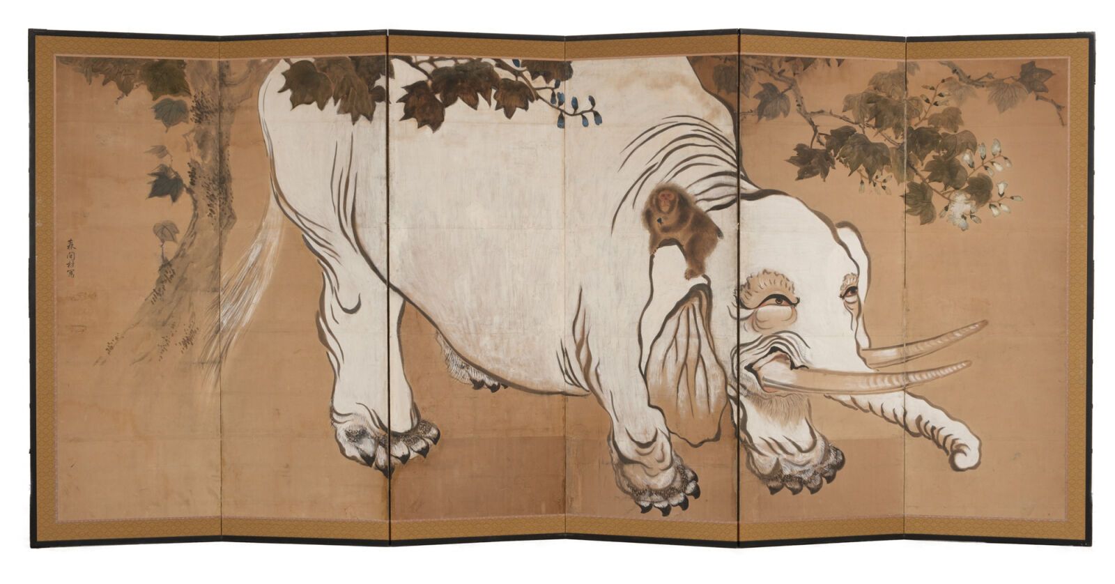 Null 一个大型的六屏彩绘byôbu（房间隔断）屏风，描绘了一头大白象站在开花的泡桐树（kiri）下，肩上有一只猴子。 
泡桐树被认为是生命之树。大象和猴子的&hellip;