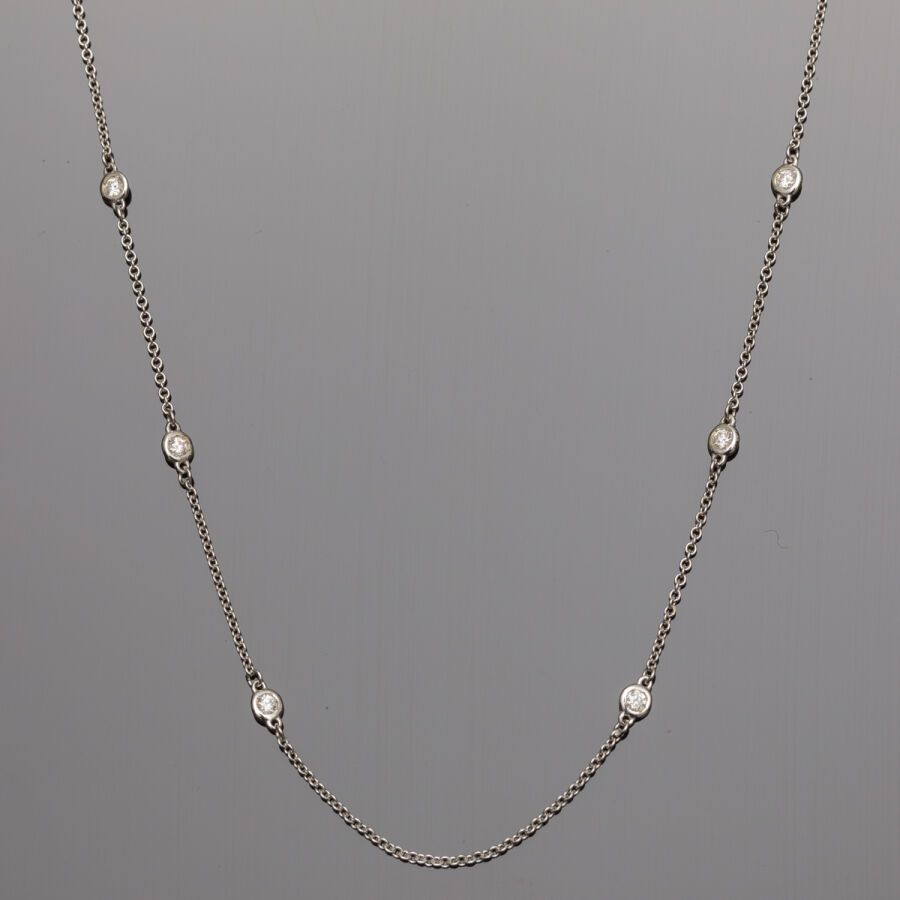 Null COLLIER chaînette en or gris (585‰) 14 carats, composé de six diamants tail&hellip;