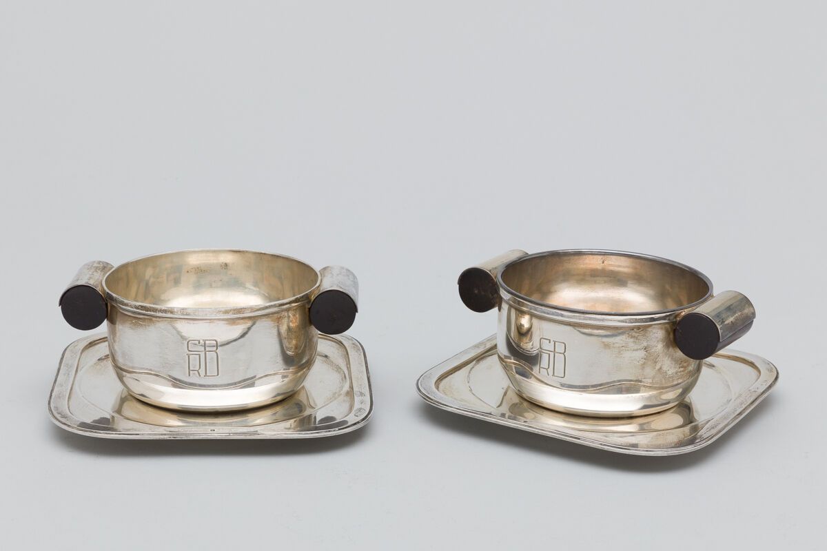 Null Pair of 950 ‰ silver sauce boats monogrammed CRB of round form on their squ&hellip;