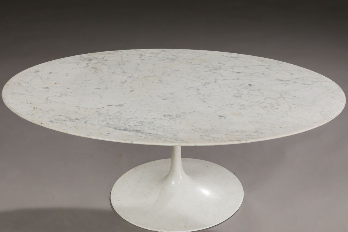 Null KNOLL (Dans le goût de)
Table basse de forme ovale en marbre blanc sur pied&hellip;