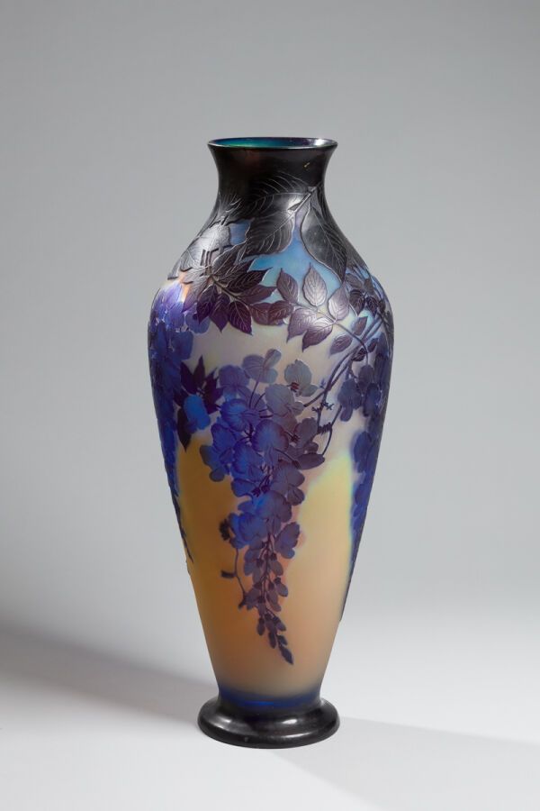 Null Établissements GALLÉ 
Important vase de forme balustre à décor dégagé à l'a&hellip;