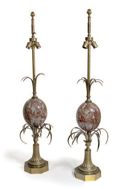 MAISON CHARLES Paire de lampes en bronze doré et marbre «ananas».
Signé Maison C&hellip;