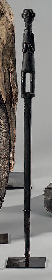 Null 棍子顶着一个字。木头。乔科人。阿根廷
高：60厘米。