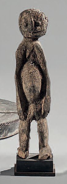 Null 木质雕像。洛比人。
高：36厘米。