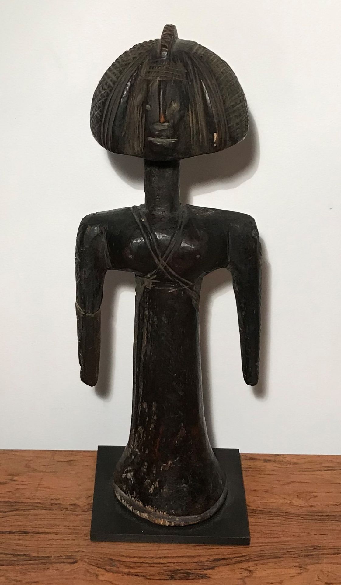 Null 娃娃。Baguirmi人。乍得。
H.：25 cm.
Restoration.