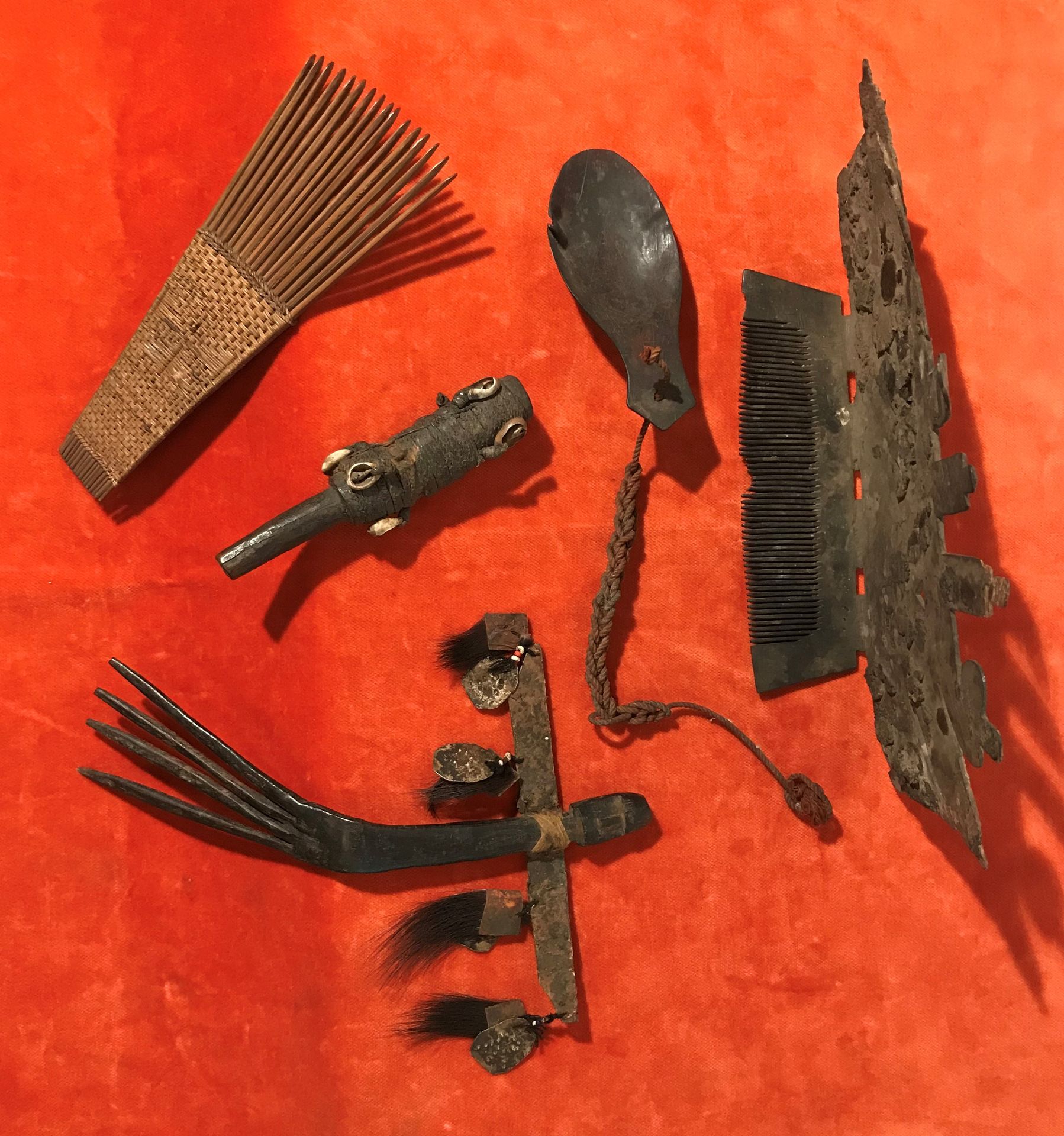 Null Lot of combs and miscellaneous. Indonesia.