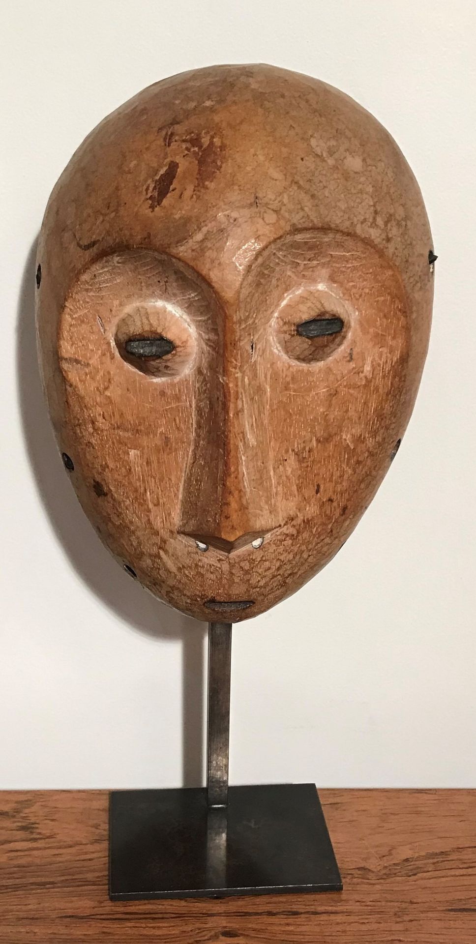 Null 木制面具。乐嘉人。刚果民主共和国（前比利时殖民地收藏）。
高：17厘米。