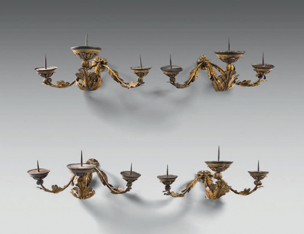 Null 
高：38厘米，由四个喷漆的金属板壁灯组成，三个灯臂上装饰有刺桐叶。宽：78厘米。D. : 63,5 cm.