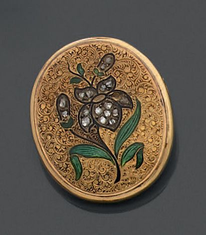 Null 18K（750）黄金小椭圆形胸针，饰以珐琅彩三色堇，并在叶子的背景上镶嵌小玫瑰。
毛重：5.95克。