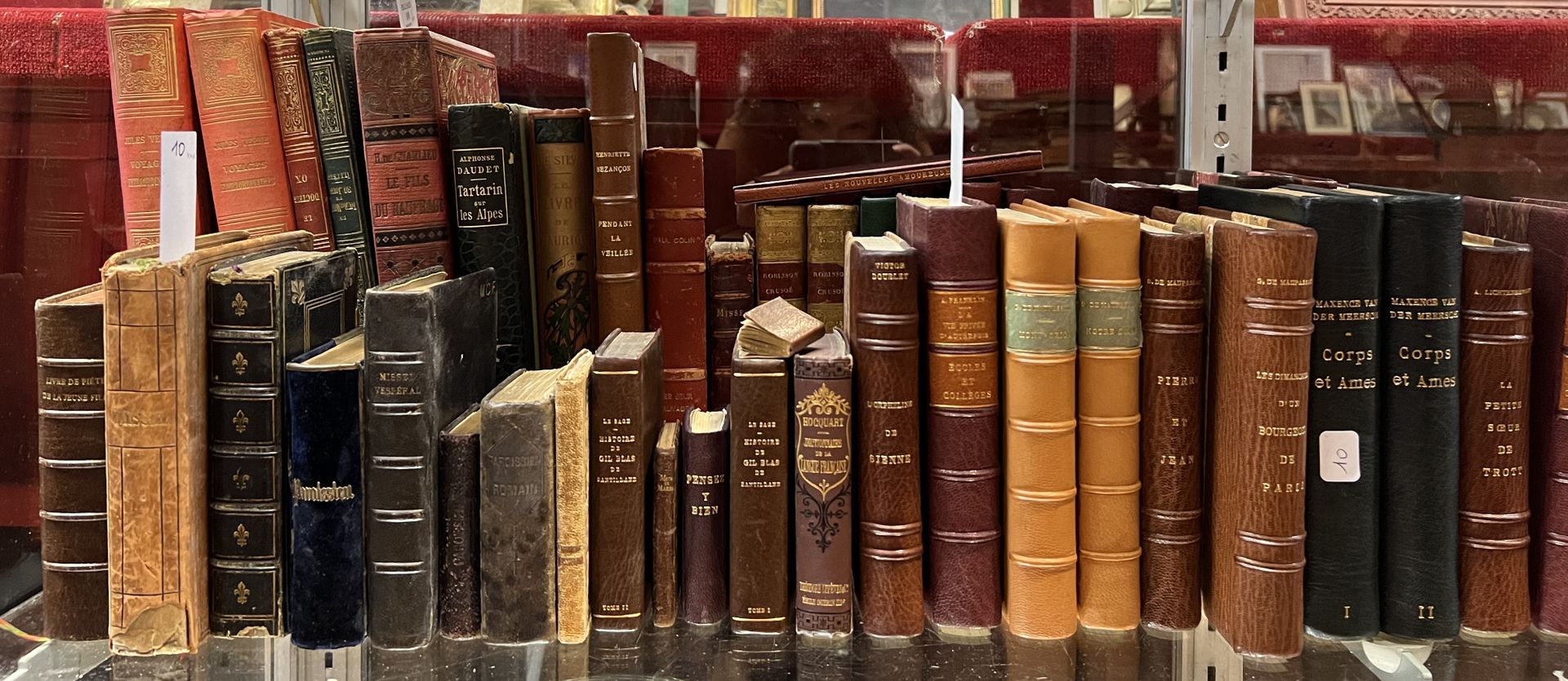 Null 
Mannette of bound books including a suite Alfred Franklin, Jules Verne,...&hellip;