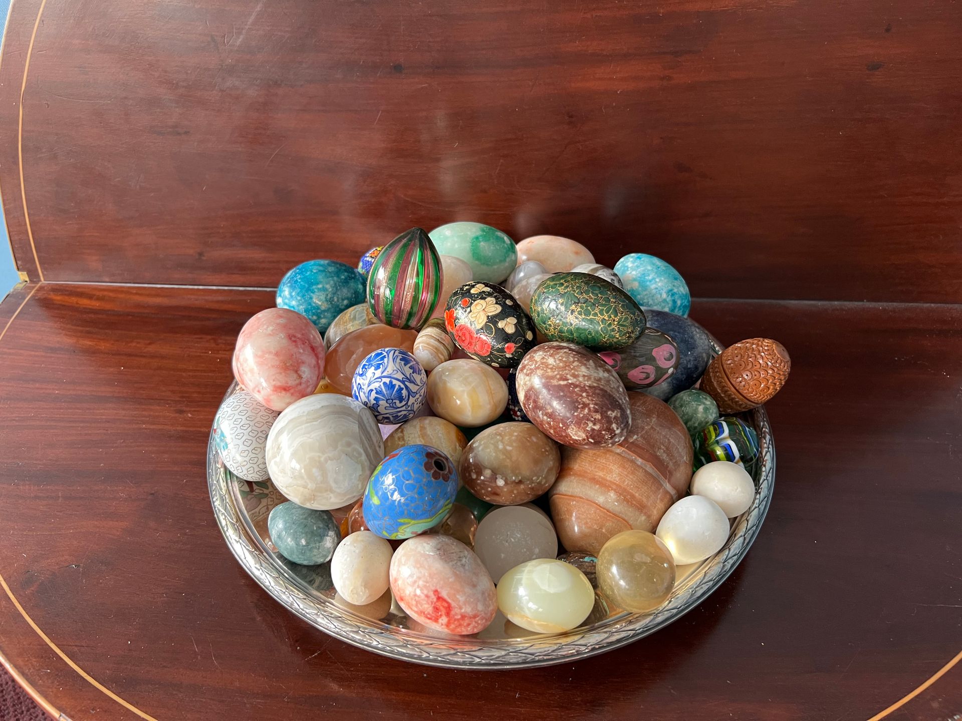 Null Strong set of eggs in hard stone, composition, glass, resin, cloisonne...