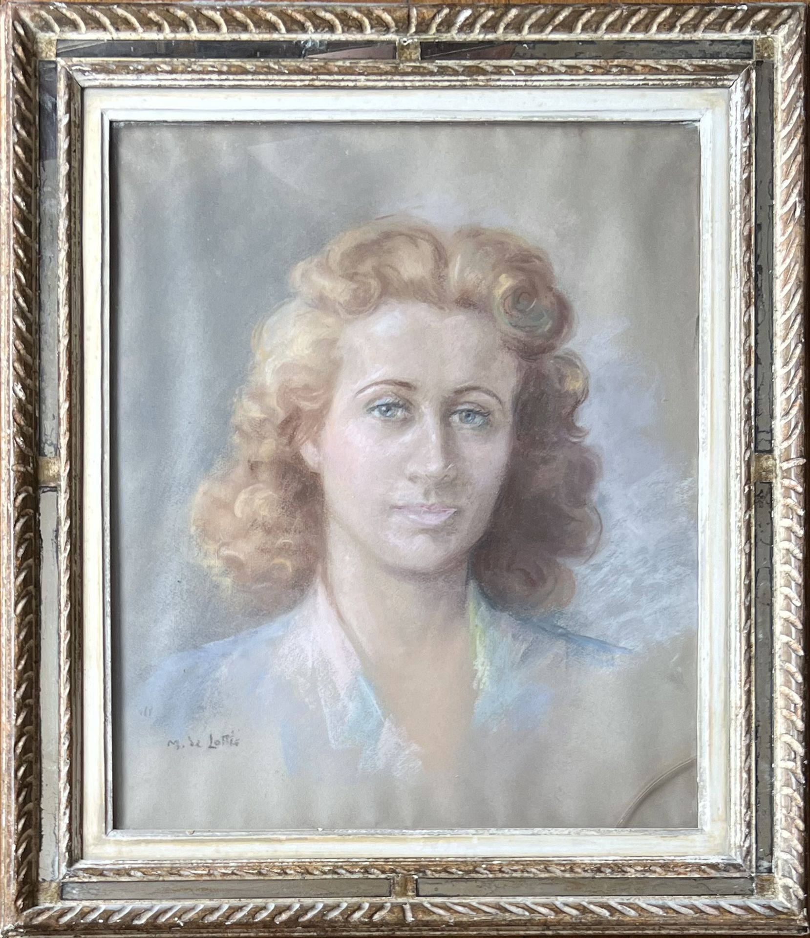 Null Marguerite DE LOTTIS (XXe siècle) : PORTRAIT DE SIMONE. Pastel, signé en ba&hellip;