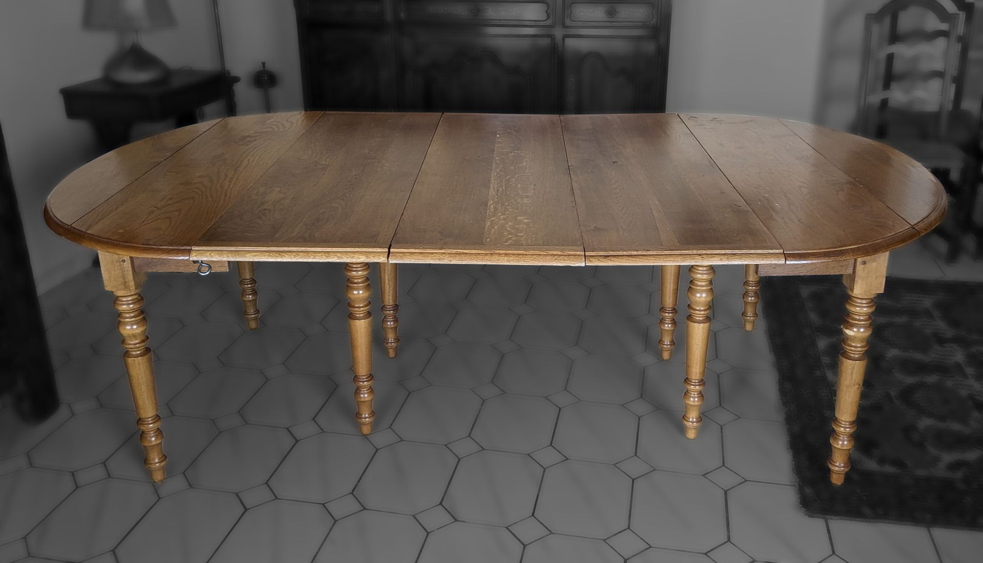 Null Tisch aus Naturholz, ovale Platte mit Klappen, Balusterbeine. H. 73 cm - B.&hellip;