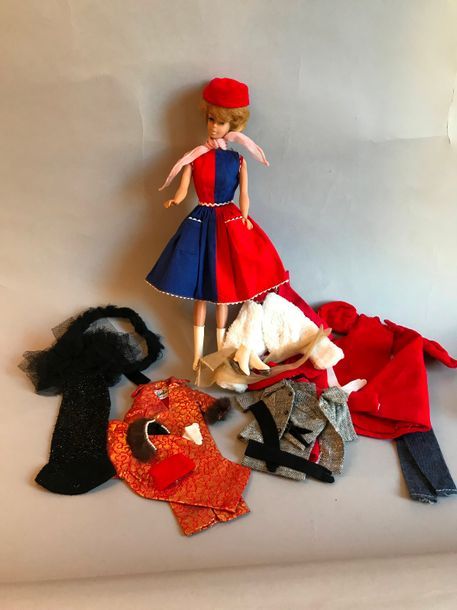 Null Poupée Barbie des années 60, la Red Flair. On y joint des habits : ensemble&hellip;
