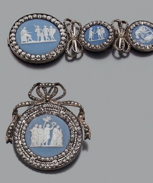 Null Parure en argent et acier poli, composée d'un bracelet, de deux broches, et&hellip;