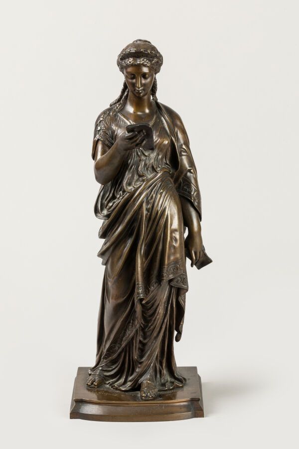 Null GREGOIRE Léon (XIX-XXe). "Femme à l'antique lisant", bronze à patine médail&hellip;