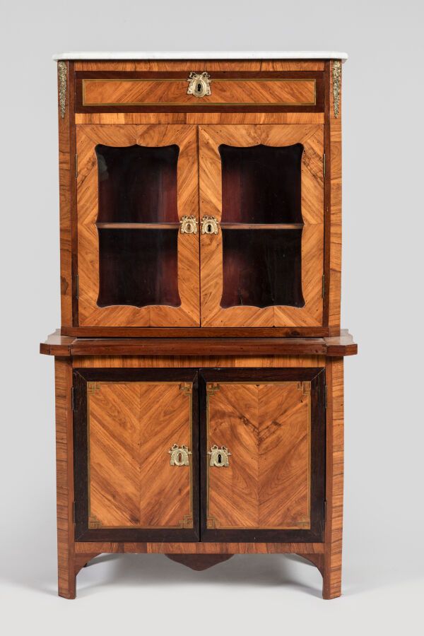 Null Small buffet vitrine in veneered wood and marquetry, opening to 1 drawer an&hellip;