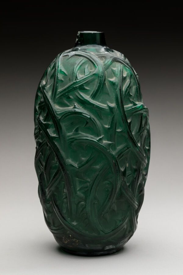 Null LALIQUE kreiert im Jahr 1921. Vase Ronce aus mundgeblasenem, geformtem grün&hellip;