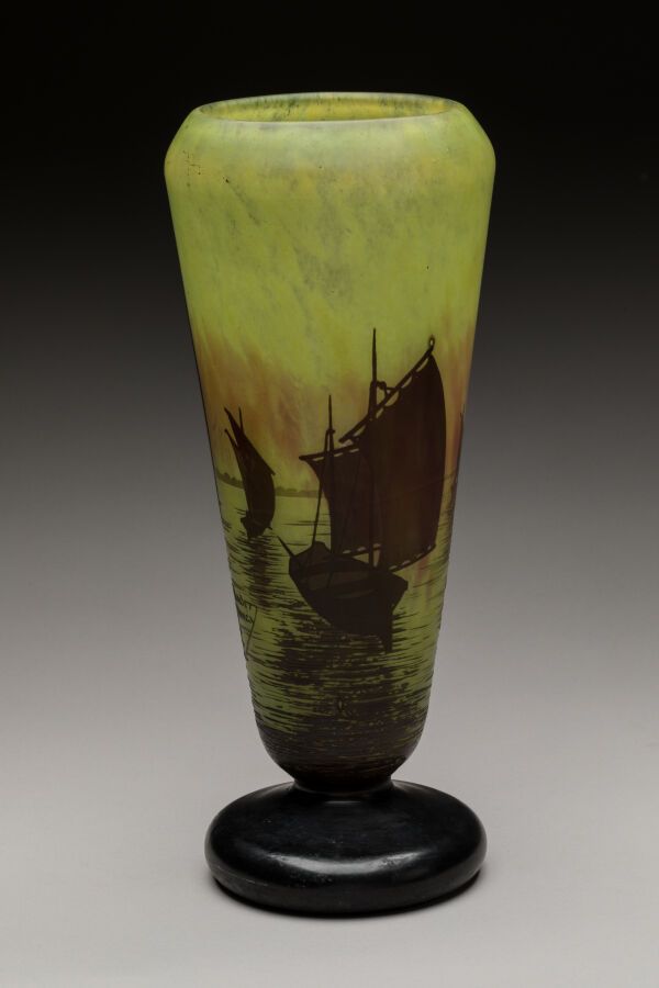Null DAUM NANCY (1903-1914). Vase aus mehrschichtigem Glas, säuregeätzter Dekor &hellip;