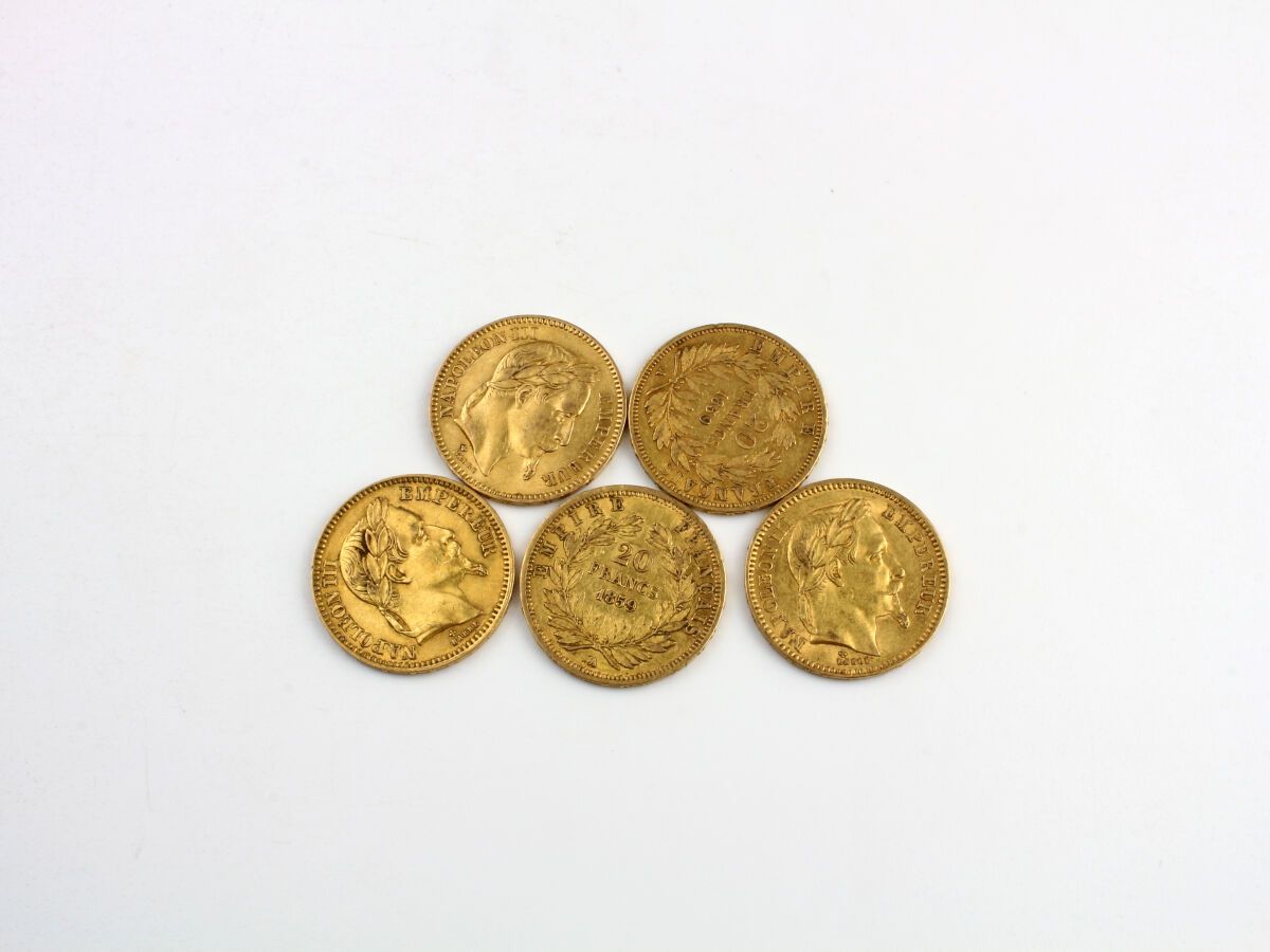 Null OR. France. 5 pièces de 20 francs Napoléon III :
- tête nue : 2 x 1859 A
- &hellip;