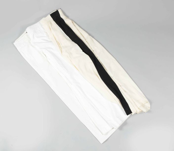 Null Sonia RYKIEL, ARMANI Exchange
Lot de trois pantalons blancs, dont un en lin&hellip;