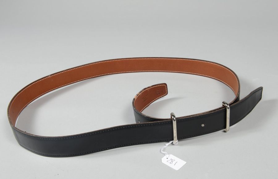 Null HERMES Paris made in France année 2001

Ceinture 32mm réversible en box noi&hellip;