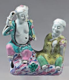 Null Chinese porcelain group. Qianlong/Jiaqing. Representing two figures sitting&hellip;