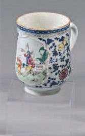 Null Chope en porcelaine de Chine. Qianlong, XVIIIe siècle.
De forme bombée, à d&hellip;