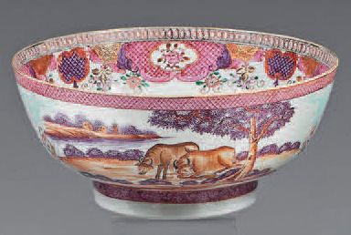 Null Grand bol en porcelaine de Chine. Qianlong, XVIIIe siècle. À décor des émau&hellip;
