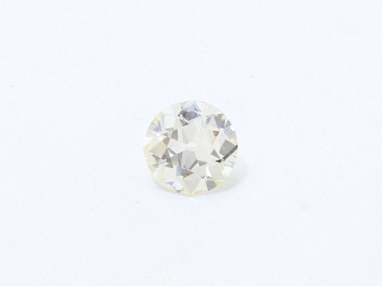Null Diamant taille ancienne sur papier.

Poids du diamant: 4.67 cts. (petits ma&hellip;