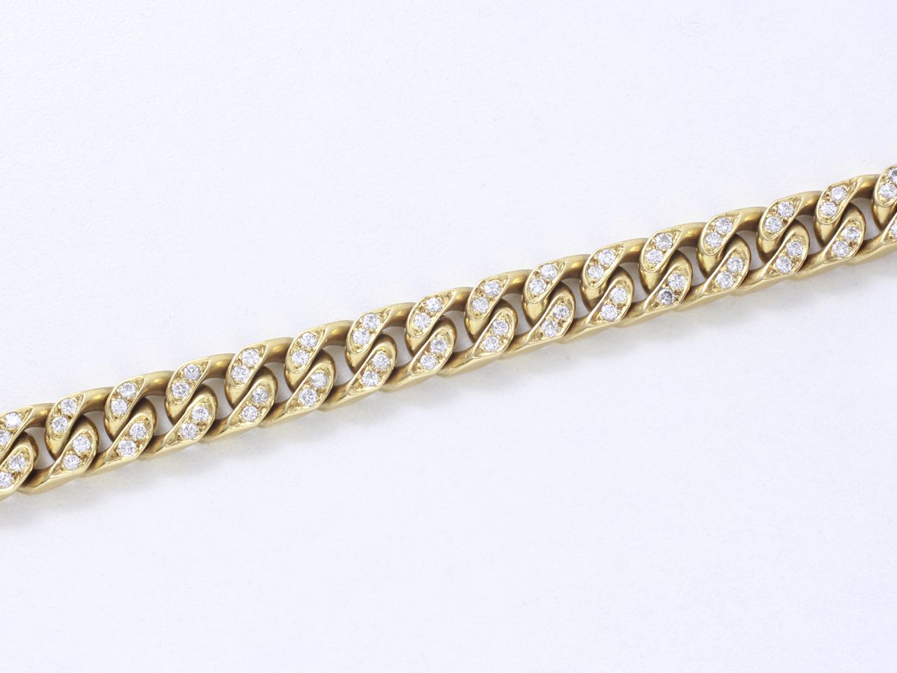 Null 
Bracelet en or 750 millièmes, maille gourmette 
plate, habillé de diamants&hellip;