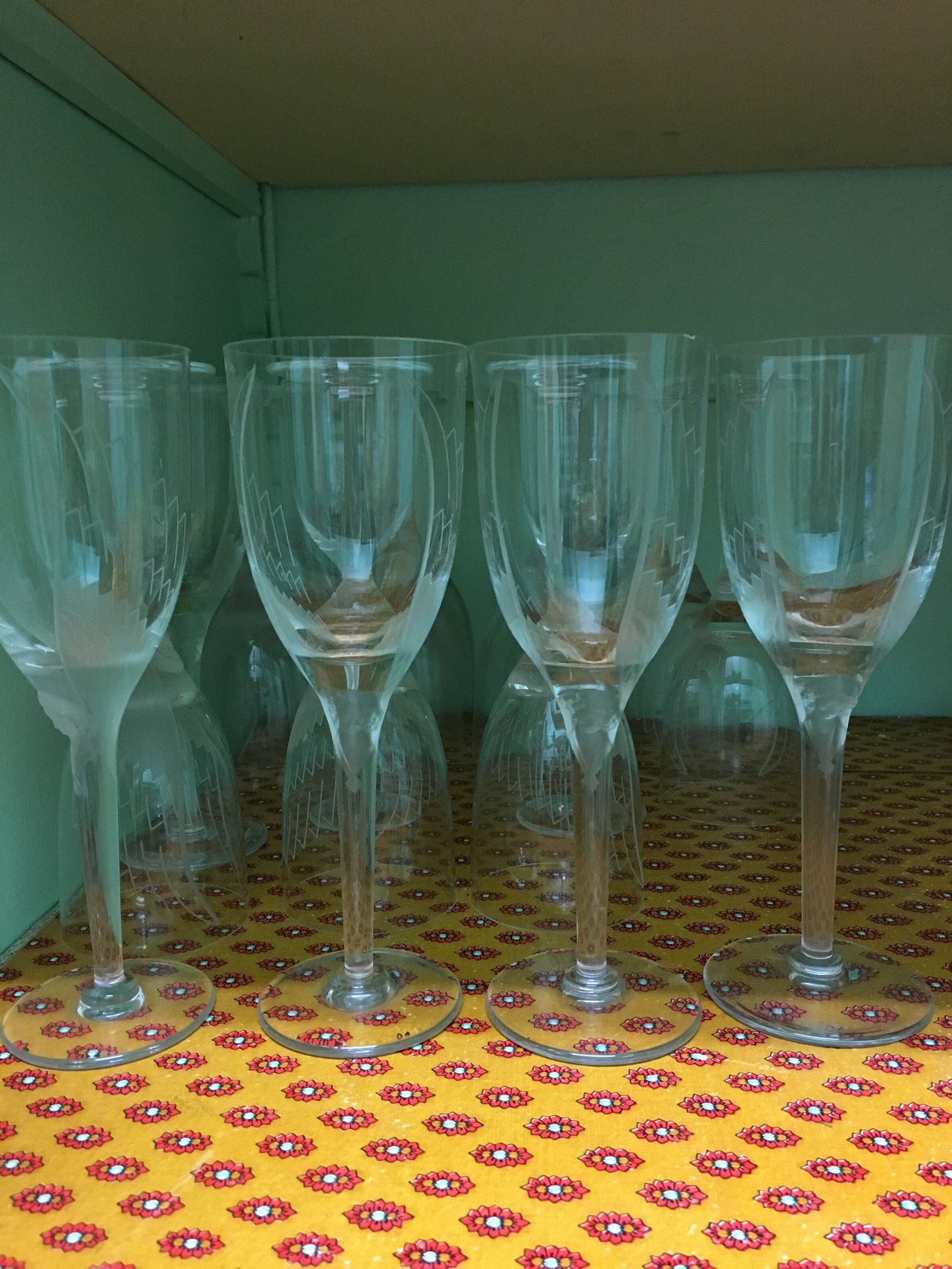 Null LALIQUE France. 20 champagne flutes, decorated with an angel's smile
