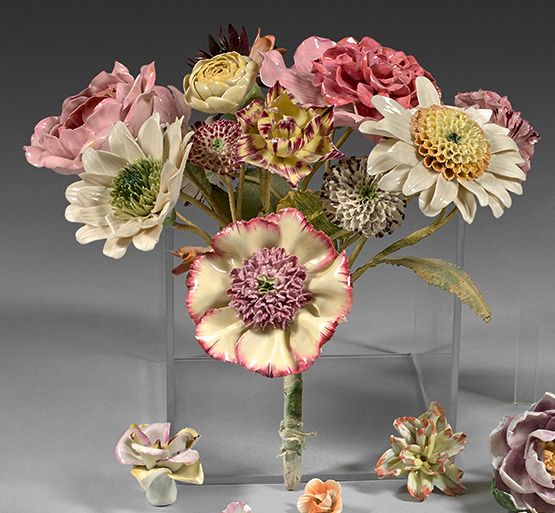 France Bouquet de fleurs en porcelaine traitées en polychromie.
Époque moderne (&hellip;