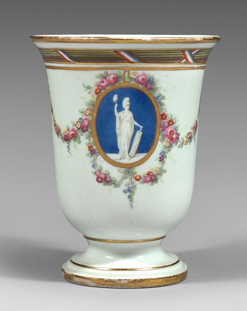 PARIS Gran copa de porcelana decorada en policromía por un lado de la diosa de l&hellip;