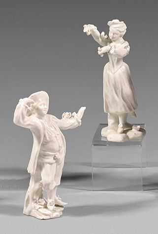 ORLEANS Coppia di statuette smaltate bianche in pasta molle, rappresentanti un s&hellip;