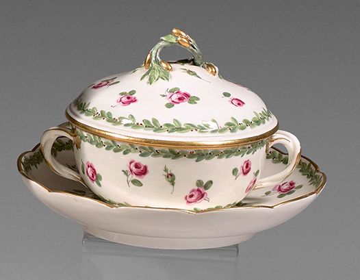 SÈVRES Covered broth bowl and its display stand in soft porcelain decorated with&hellip;
