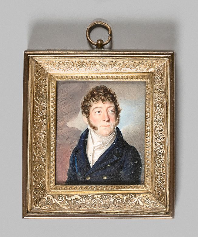 ÉCOLE FRANÇAISE VERS 1820 
在象牙上画的长方形微型画，没有署名，表现一位绅士的四分之三的半身像，头向右，在多云的天空下，穿着白色的马甲&hellip;