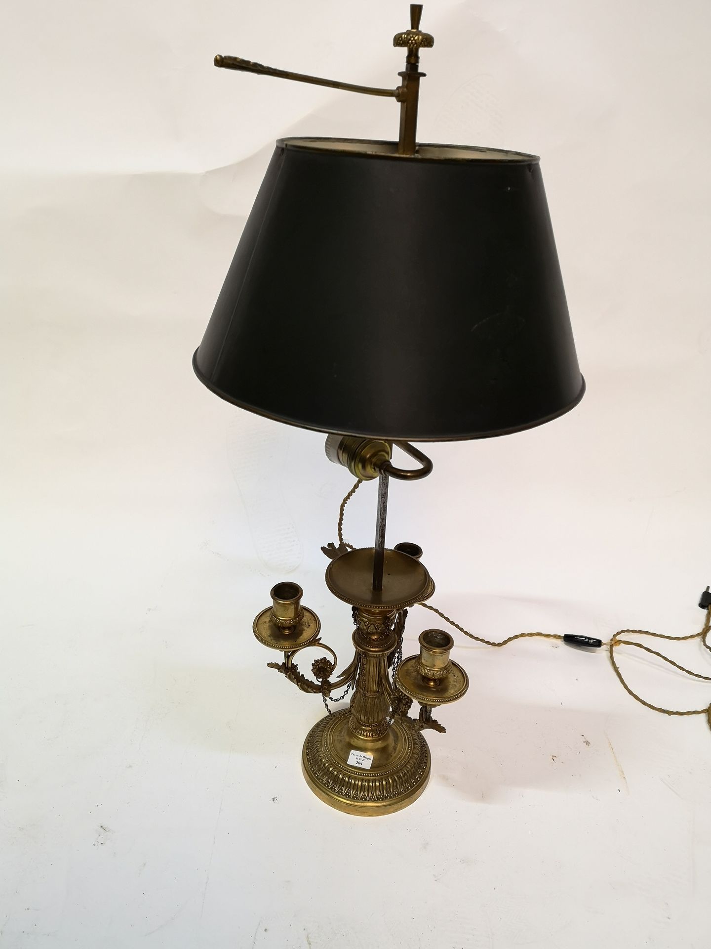 Lampe bouillotte de style, en bronze doré et ciselé de feuilles stylisées et de &hellip;