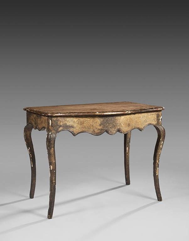 Null Console table, carved and gilded wood, with rocaille motifs, the scalloped &hellip;
