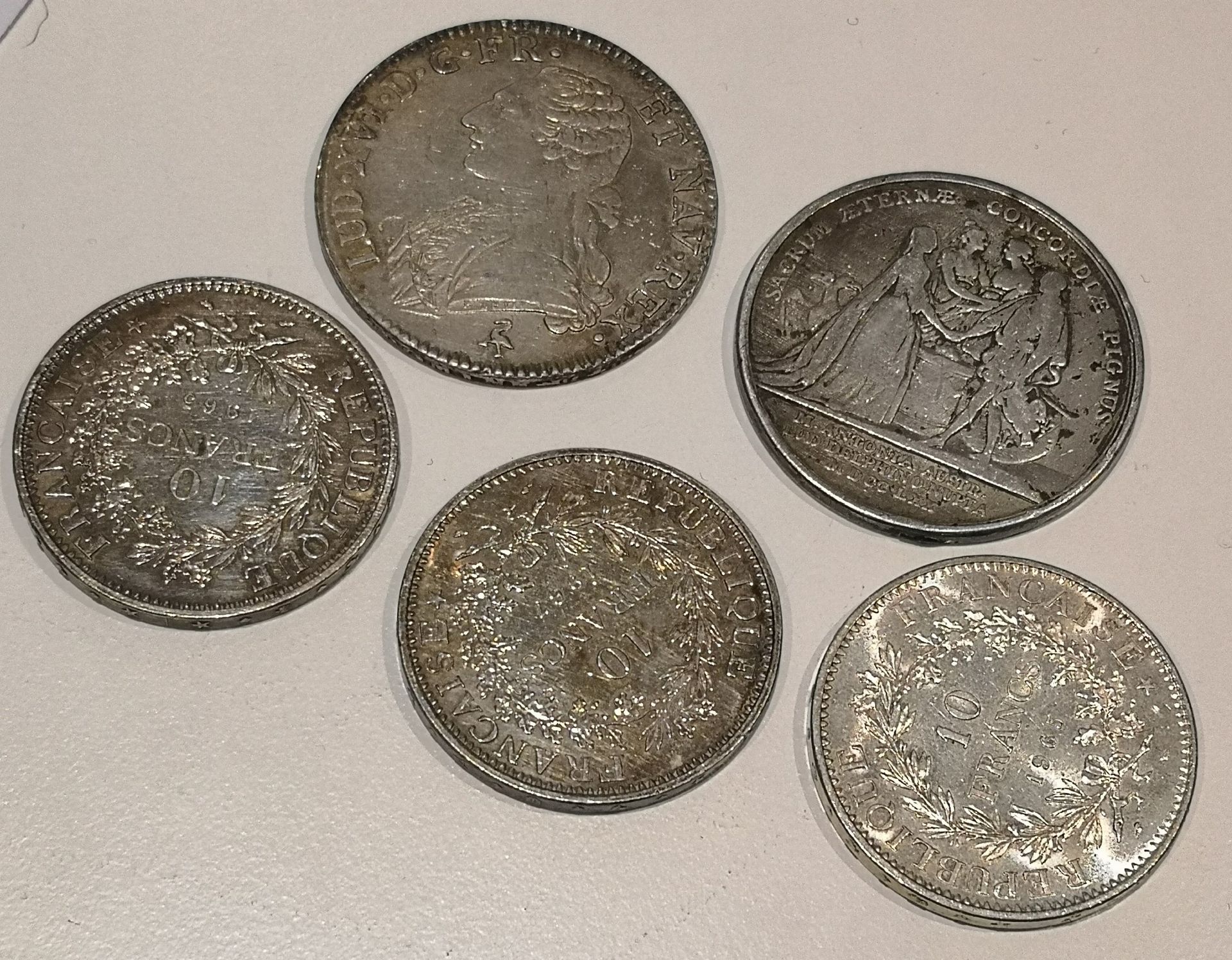 Null 
3 pièces de 10 Francs argent - pièce Epoque Louis XVI - Médaille commémora&hellip;