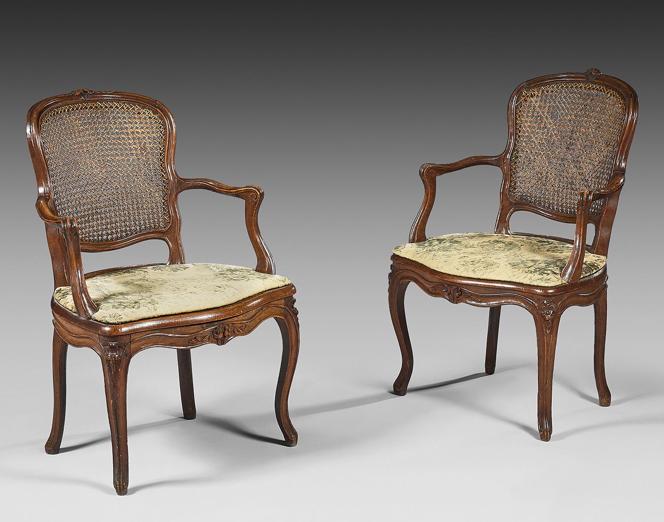 Null Paar Sessel mit Cabriolet-Rückenlehne aus Buchenholz mit stilisiertem Flore&hellip;