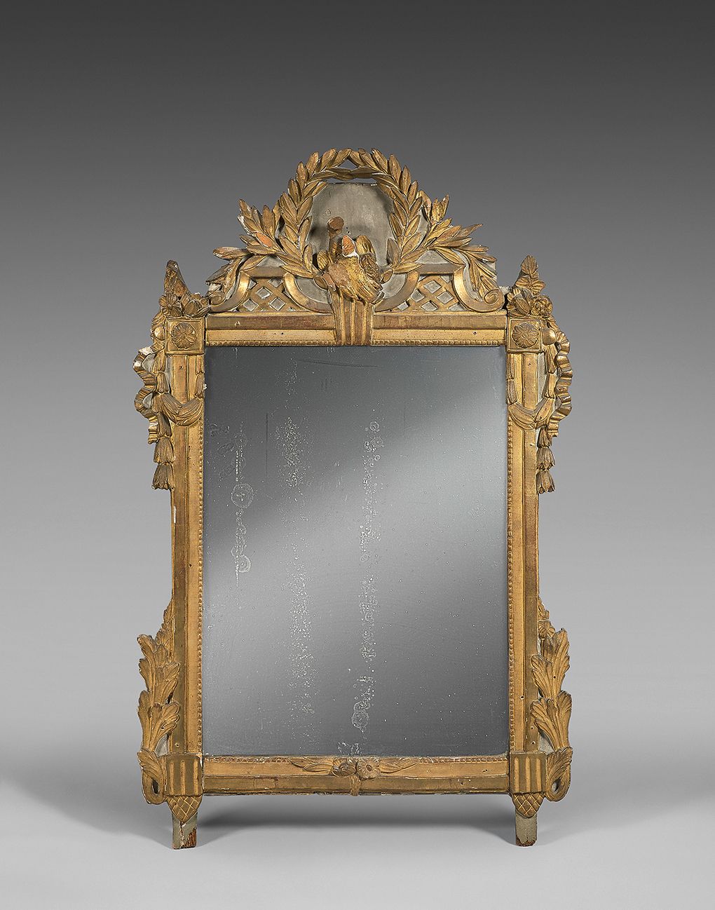 Null Mercury mirror in a carved and gilded wooden frame; the pediment centered w&hellip;