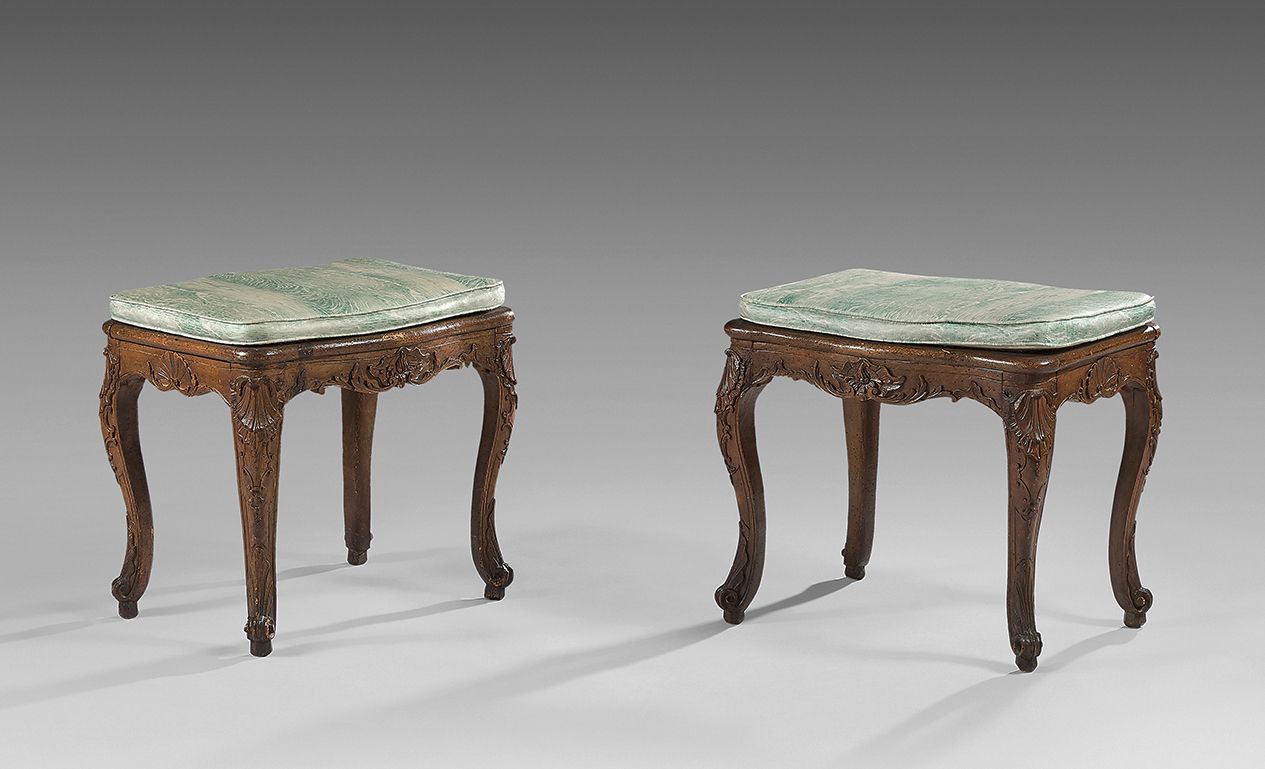 Null Pair of beech stools, moulded and carved, decorated with shells and seed ca&hellip;