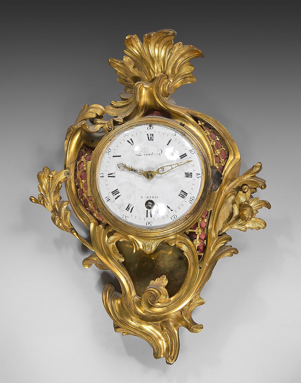 Null 凹室钟 "à sonnerie à la demande"，以铜为基调和鎏金，有叶子、花或种子的罗盖尔装饰，还有一组横梁。签名为Lieutaud in&hellip;