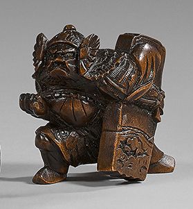 JAPON - Epoque MEIJI (1868-1912) 黄杨木网饰，Shoki腋下夹着一块鬼谷子石碑在奔跑。签名：Gyokko.
H : 4 cm