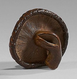 JAPON - Epoque MEIJI (1868-1912) 黄杨木网饰，蘑菇。
L : 3,5 cm