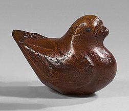 JAPON - Epoque MEIJI (1868-1912) 木制网签，鸽子摆好姿势，雕刻在ittobori。眼睛镶嵌着棕色的角。签名：Sukekazu。(&hellip;